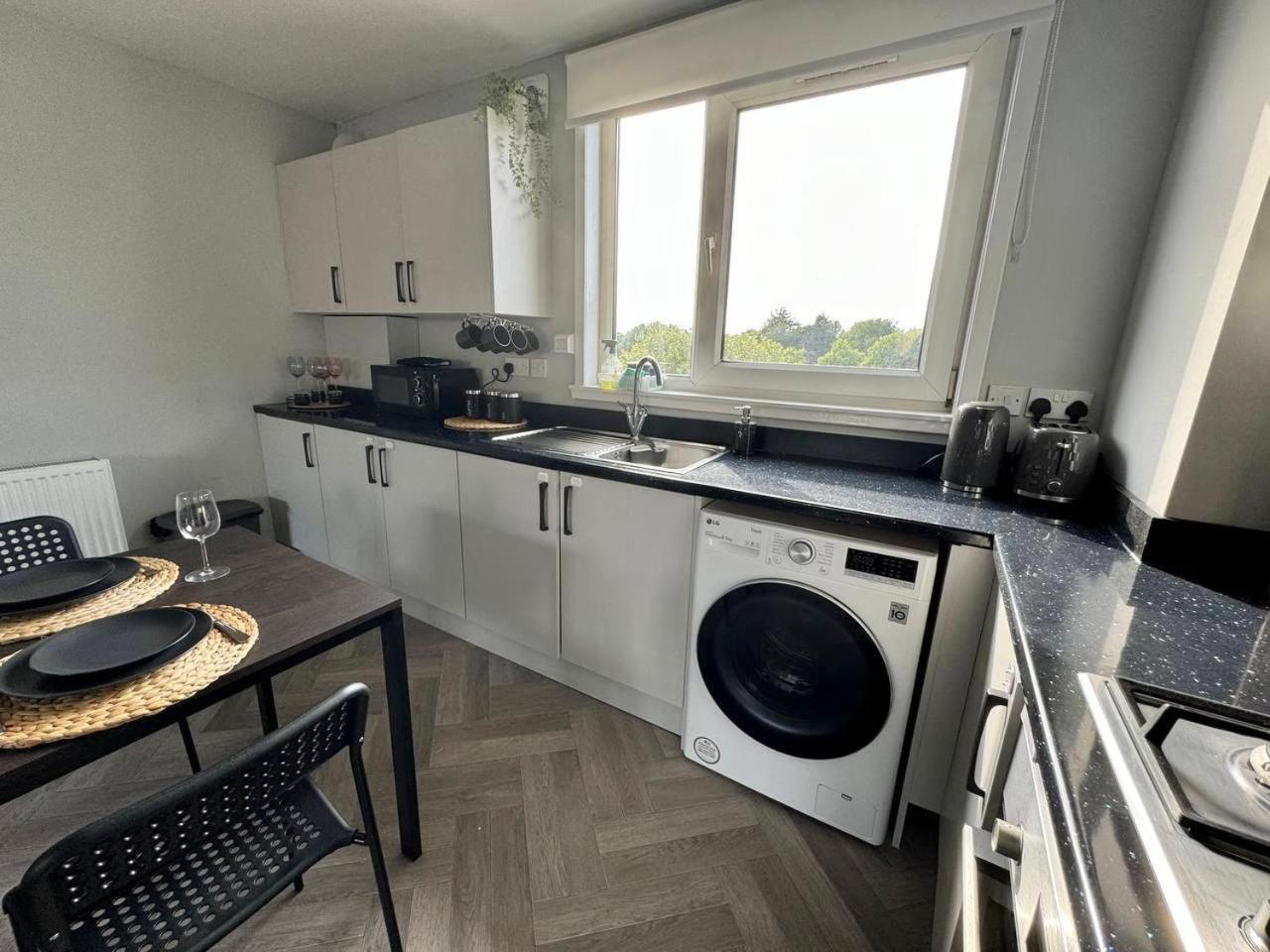 Clydebank Brand New 3Bdr Home, Glasgow Extérieur photo